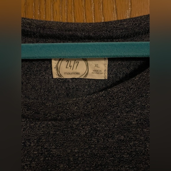 24/7 Maurices Navy and Cream Floral 3/4 Sleeve Top - Picture 4 of 6